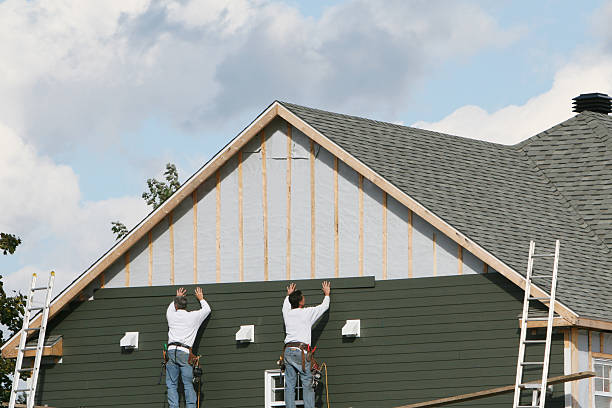 Professional Vinyl Siding technician working in Matthews, NC